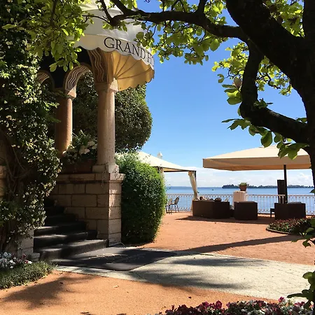 Grand Gardone Отель Гардоне Ривьера